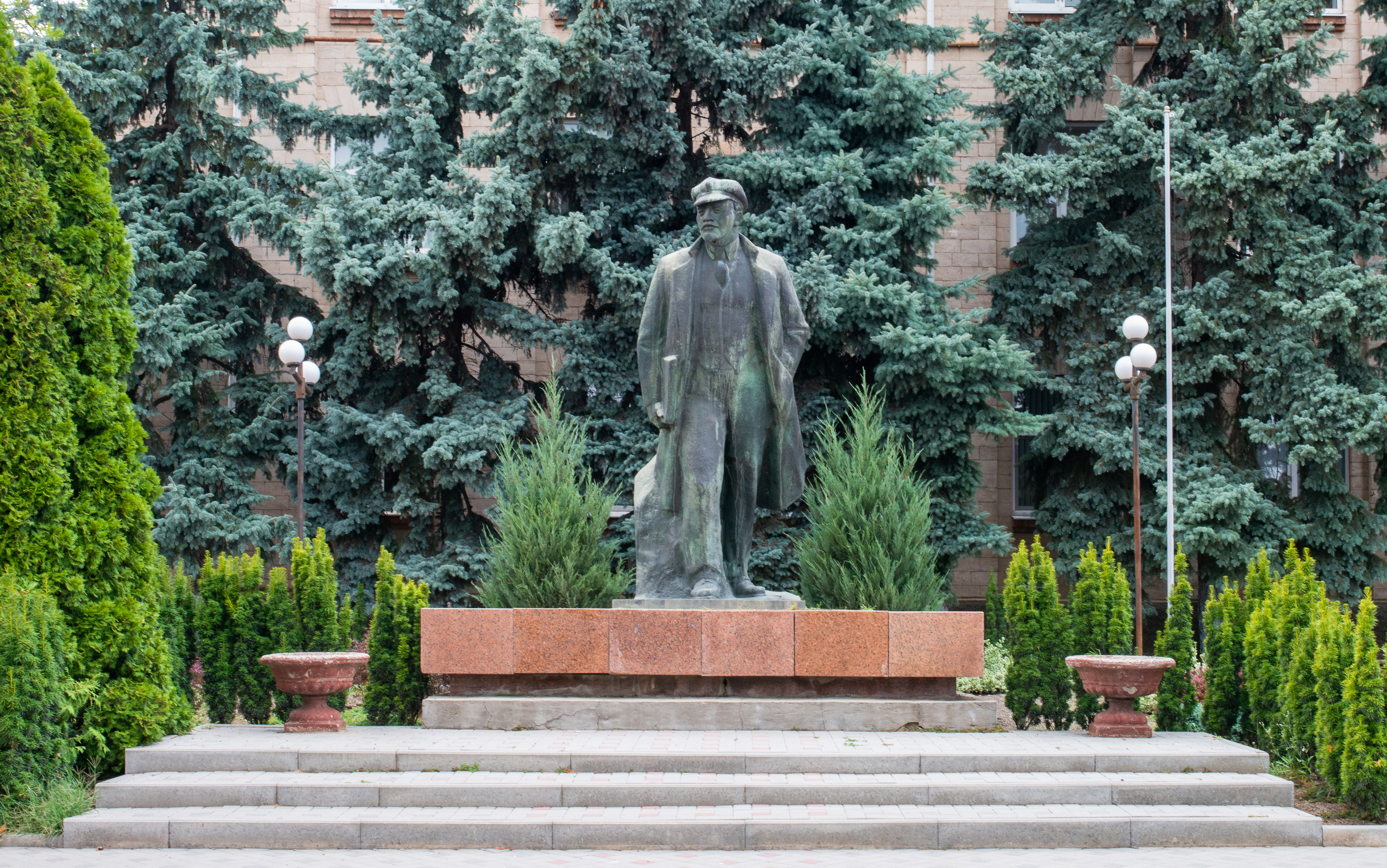 Lenin-Statue in Comrat vor der Verwaltungsbehörde Gagausiens