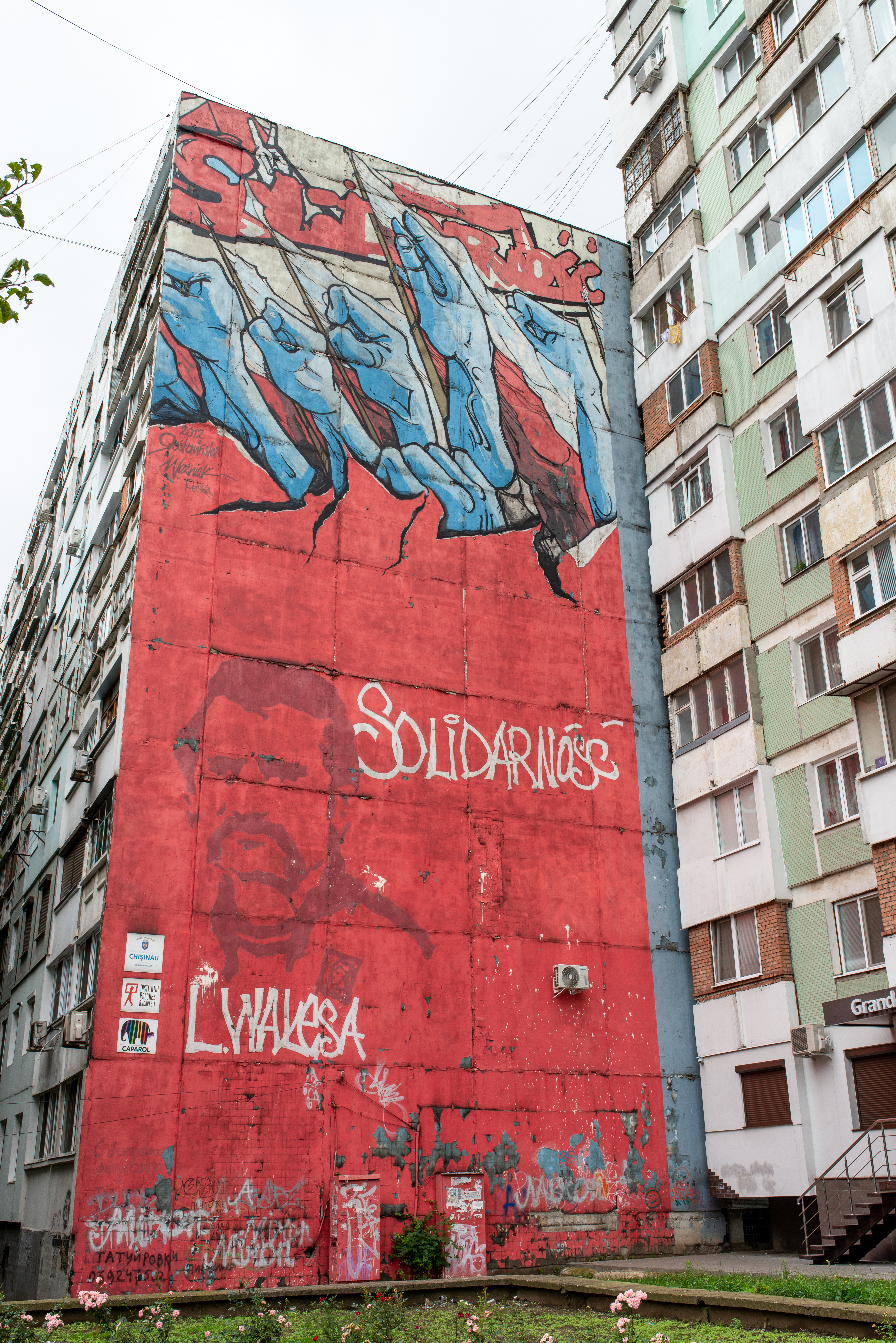 Solidarność Polen und Porträt von Lech Wałęsa, Graffito an einer Hauswand in Chișinău