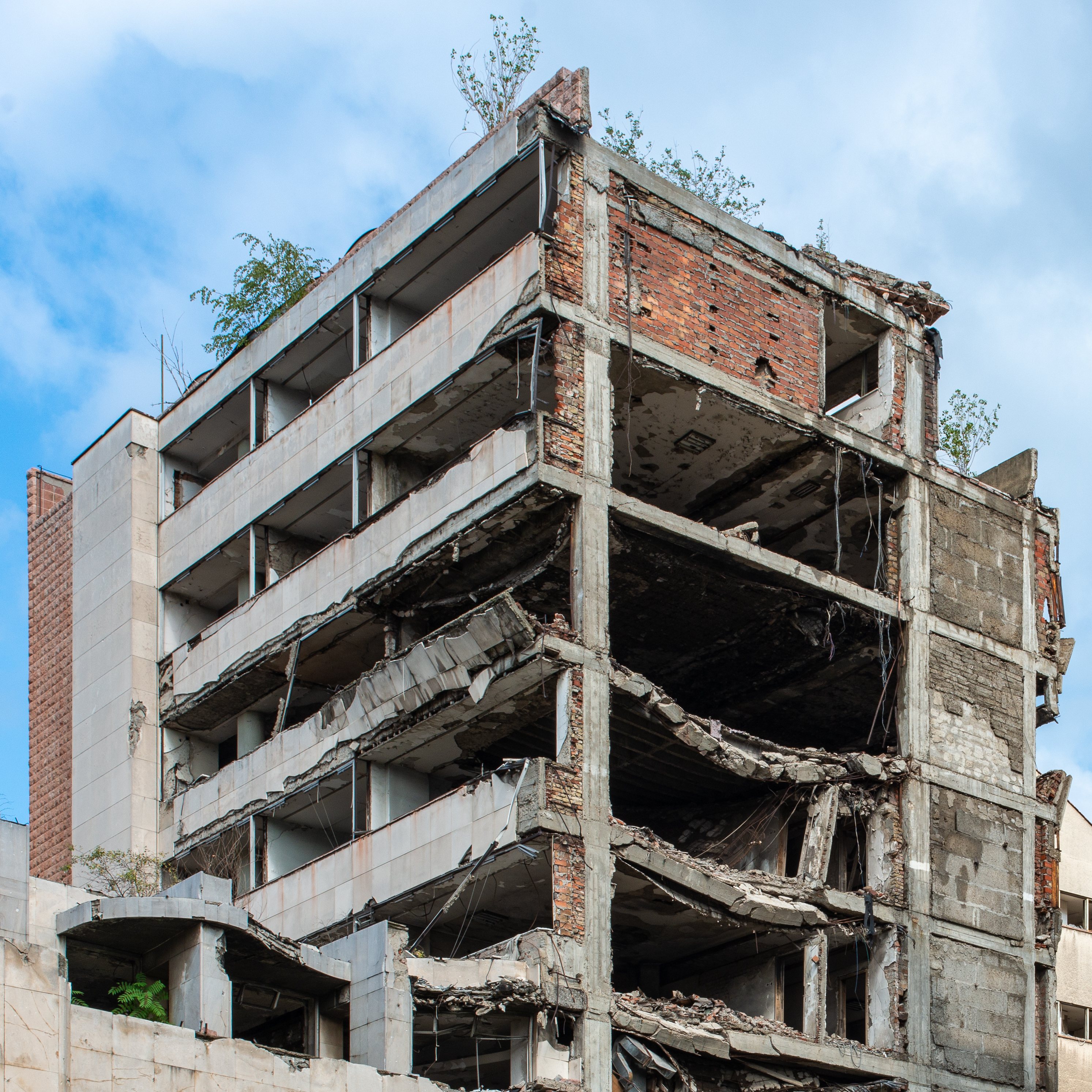Durch die Bombardierung zerstörtes Gebäude in Belgrad