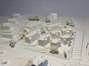 Blick von Süden auf ein Modell des neuen Wohnquartiers mit 8 Mehrfamilienhäusern