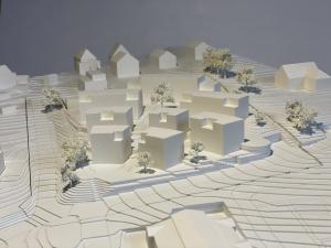 Blick von Südosten auf ein Modell des neuen Wohnquartiers mit 8 Mehrfamilienhäusern