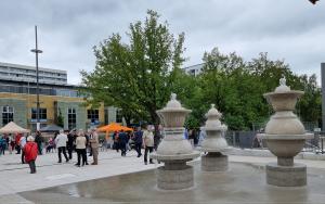 Der Vorplatz des Jugendzentrums "Westside" mit dem Kegelbrunnen.