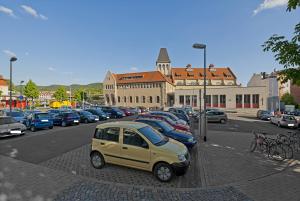 Parkplatz Volksbad mit Autos
