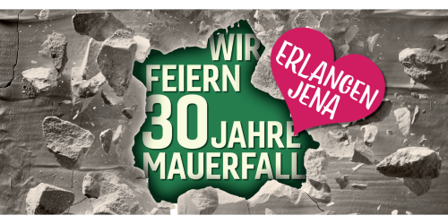 Eine Grafik zeigt eine Mauer mit einem Loch. In dem Loch steht "Wir feiern 30 Jahre Mauerfall". Auf der Mauer ist ein Herz mit dem Schirftzug "Erlangen Jena" 
