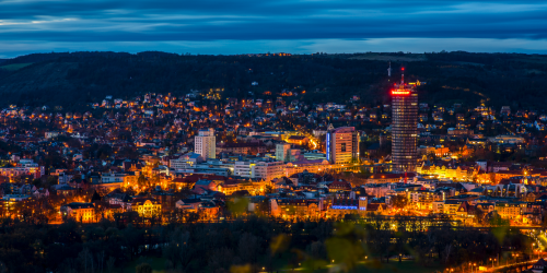 Die Stadt Jena bei Nacht