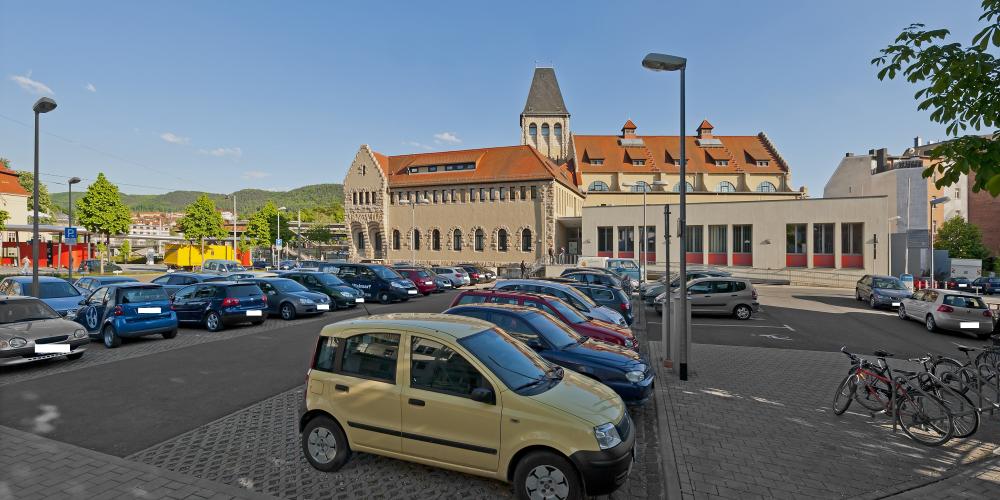 Parkplatz Volksbad mit Autos