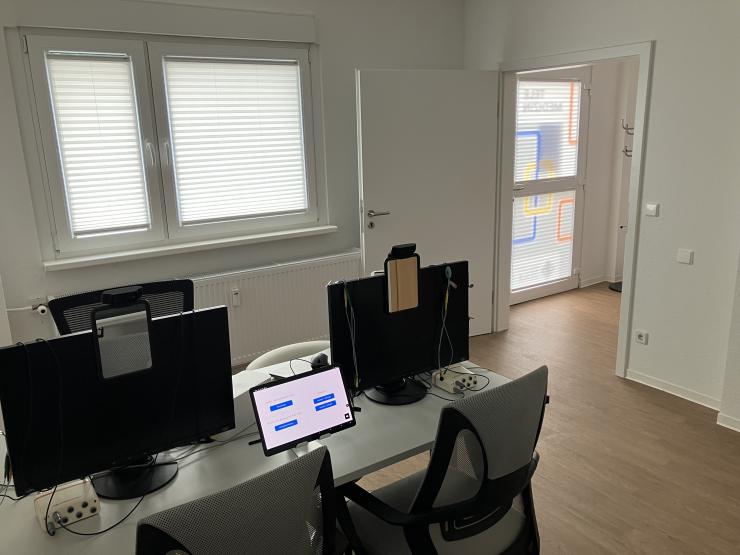 Telemedizinraum mit Technik ausgestattet.