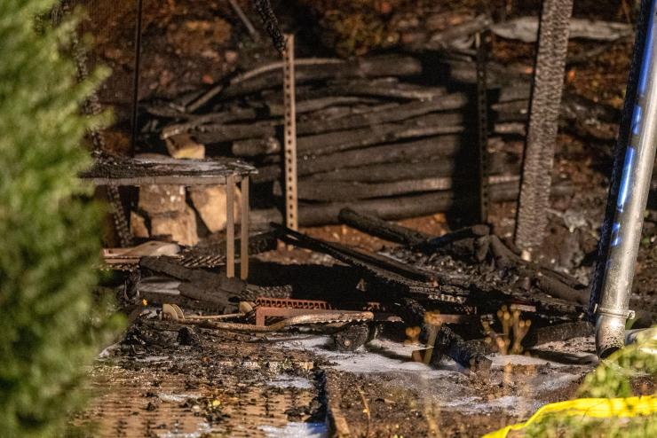 Ausgebrannte Gartenlaube auf dem Schulgelände der Norschule