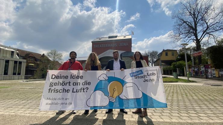 Florian Thongsap-Welsch (Schauspieler Theaterhaus Jena), Grit Sachse (Projektmanagerin StadtLab Jena), Johannes Schleußner (Kulturdezernent Stadt Jena) und Claudia Zinner (Projektleiterin Kulturbüro Jena)