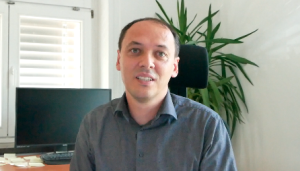 Christian Gerlitz blickt in die Kamera