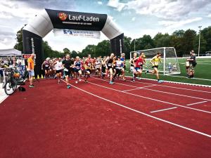 Viele Menschen starten zu einem Lauf