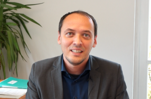 Ein Mann vor der Kamera 