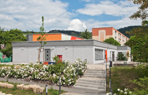 Ein modernes Haus im Grünen