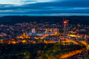 Die Stadt Jena bei Nacht