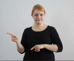 Eine Frau macht Gebärden