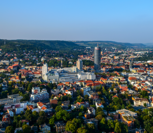Eine Panoramaansicht der Stadt Jena