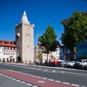Eine leer Straße in der Innenstadt 