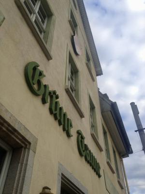 Ein Haus mit der Aufschrift Grüne Tanne