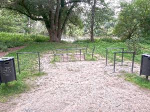 Bänke und Tische ohne Holzflächen