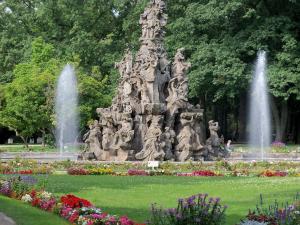 Ein Springbrunnen in einem Park