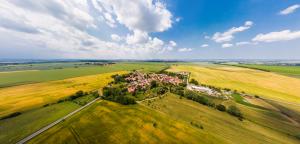 Ein Luftbild eines dörflichen Stadtteils