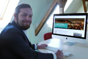 Kai Ostermann vor PC