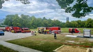 Feuerwehren in einem Park