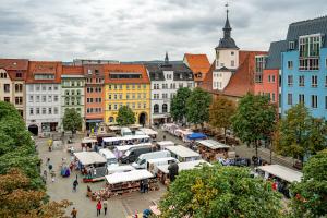 Der Markt mit Einkaufsständen