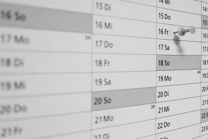 Eine Tabelle mit mehreren Spalten und Zahlen und Buchstabenkombinationen