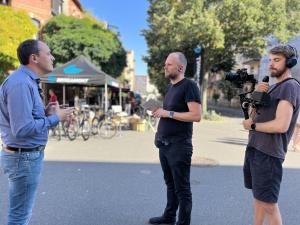 Bürgermeister Christian Gerlitz im Interview mit dem Umweltbundesamt während des Aktionstages zur Europäischen Mobilitätswoche