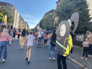 Edda, das Maskottchen der Europäischen Mobilitätswoche, mischte sich zum Aktionstag unter die Menschen