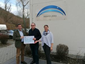 V. l. n. r.: apl. Prof. Dr. Ulrich Wedding, Vorstandsvorsitzender der Hospiz- und Palliativ-Stiftung, Uwe Feige, Werkleiter KSJ und Monika Hirche Pflegedienstleitung / Prokuristin, Hospiz Jena