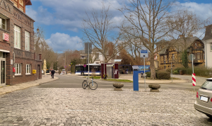 Ostseite des Bahnhofsvorplatzes