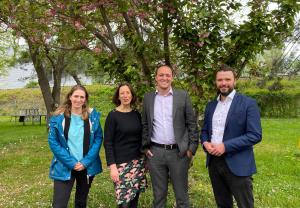 v.l.: Inga Riedel (Leiterin des Jugendzentrums Polaris), Friedrun Vollmer (JenaKultur-Werkleiterin), Christian Gerlitz (Bürgermeister und Dezernent für Stadtentwicklung und Umwelt) und Benjamin Koppe (Dezernent für Finanzen, Sicherheit und Bürgerservice)