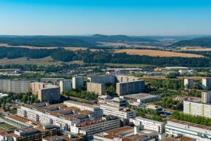 Blick von der Lobdeburg auf Lobeda-Ost m it dem Universitätsklinikum