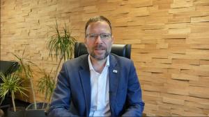 OB Thomas Nitzsche lacht in die Kamera