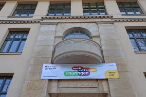 Banner mit der Aufschrift weltoffenes Thüringen