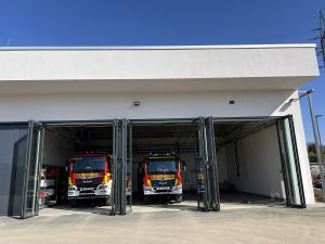 zwei feuerwehren von vorne