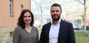 Doro Prell und Benjamin Koppe lächeln in die Kamera