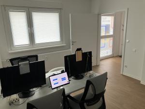 Telemedizinraum mit Technik ausgestattet.