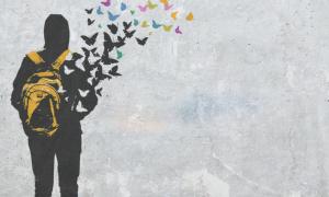 Eine Person wandelt sich in Schmetterlinge