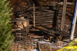 Ausgebrannte Gartenlaube auf dem Schulgelände der Norschule