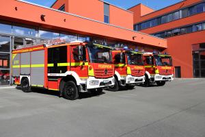 Drei Einsatzfahrzeuge für die Feuerwehr Jena.
