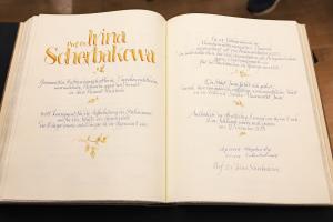 Aufgeschlagenes Buch 