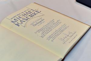 Aufgeschlagenes Buch