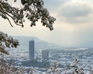 Blick vom Landgrafen auf das winterliche Jena.