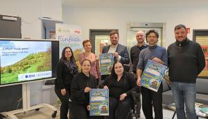 Gruppenfoto zum Projektauftakt Einfach Wege gehen