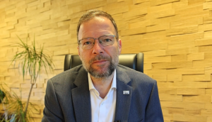 OB Thomas Nitzsche schaut in die Kamera.