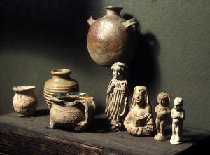 Kleingefäße und Tonfiguren aus Jena aus dem 15./16. Jahrhundert.