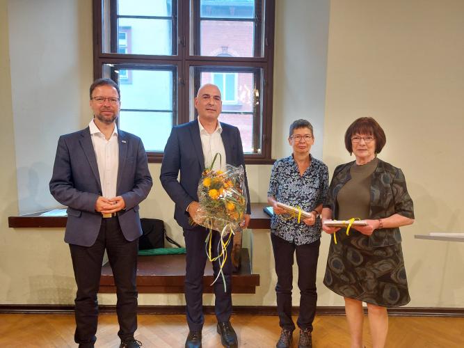 Oberbürgermeister Dr. Thomas Nitzsche mit dem neu gewählten Stadtratsvorsitzenden sowie den Stellvertreterinnen Dr. Beate Jonscher und Dr. Margret Franz im Historischen Rathaus